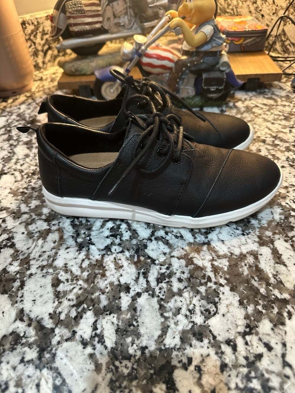 TOMS Black Leather Lace-Up Casual Sneakers Shoes Women's Size 6.5
